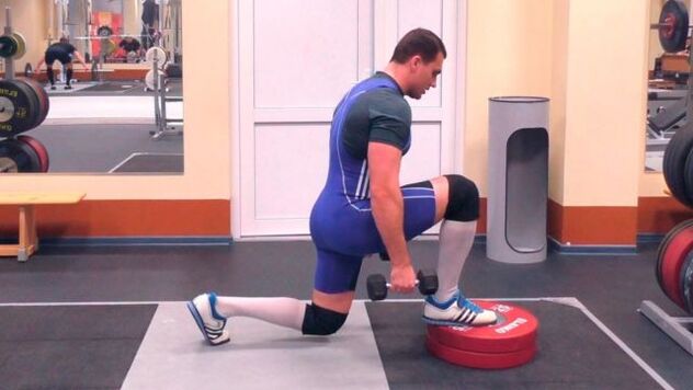 Practice lunges with dumbbells to increase male strength